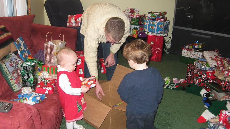 IMG_3929.JPG - Aunt Katie arrives and the elves help her distribute a few more gifts.