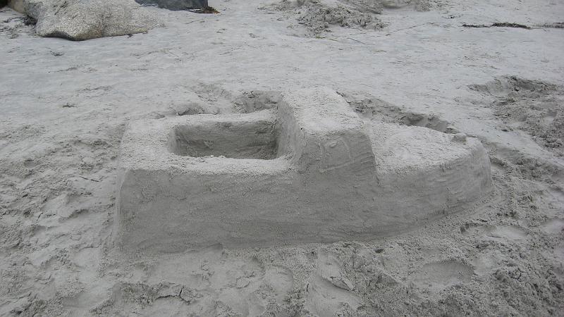 IMG_2621.JPG - Someone made a pretty cool sand boat.