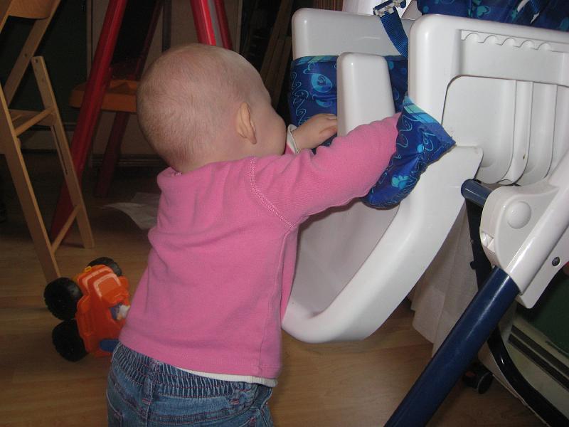 IMG_1058.JPG - Hmm... leftovers from the high chair.