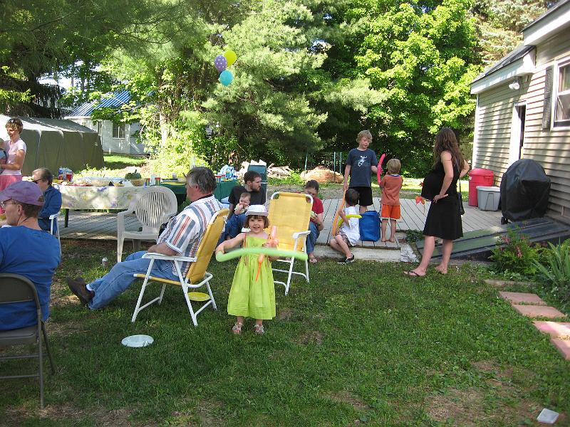 IMG_1962.JPG - Nell with her balloons.  I love the profile of Andi on the right.  Baby came three days later.